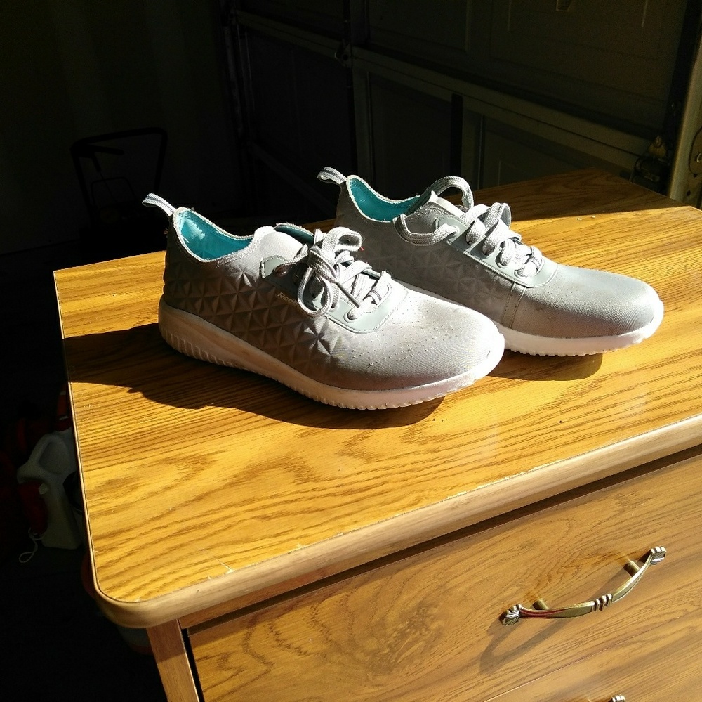 Shoes - Picture 2 of 6